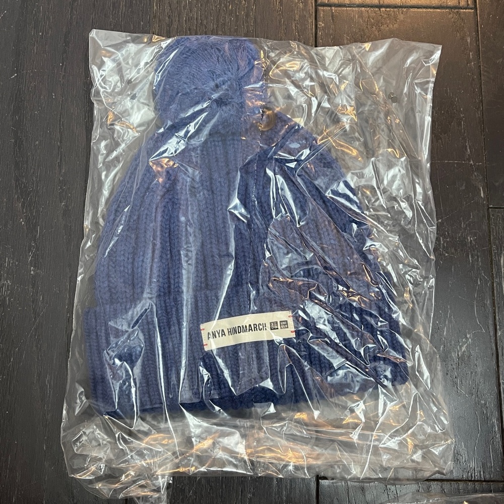 BNWT RARE UNIQLO x ANYA HINDMARCH HEATTECH Beanie hat Unisex blue - Picture 3 of 3